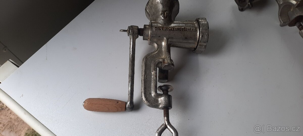 Mlýnky na maso vel.5,mlýnek na mák a odšťavňovač - 7