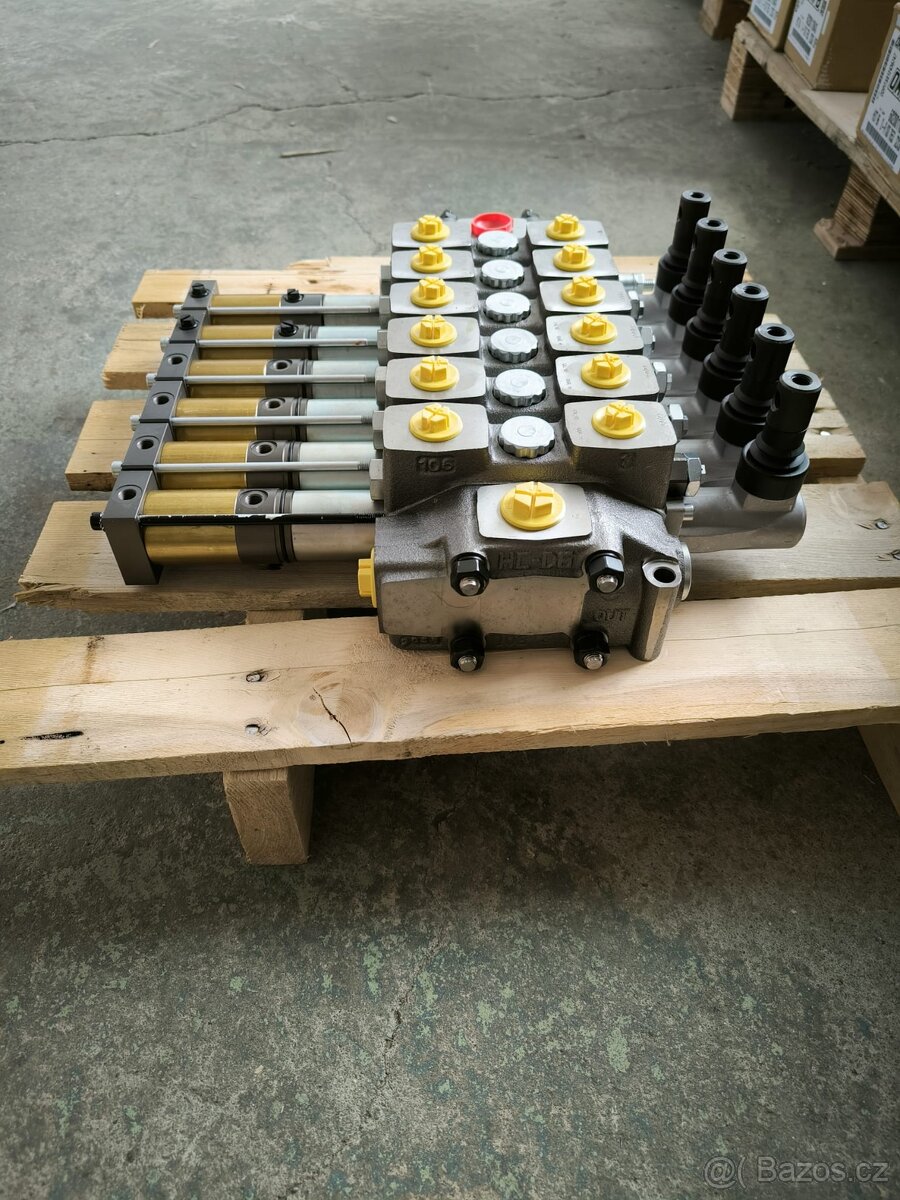 Hydraulický/Elektrický rozvaděč - 7