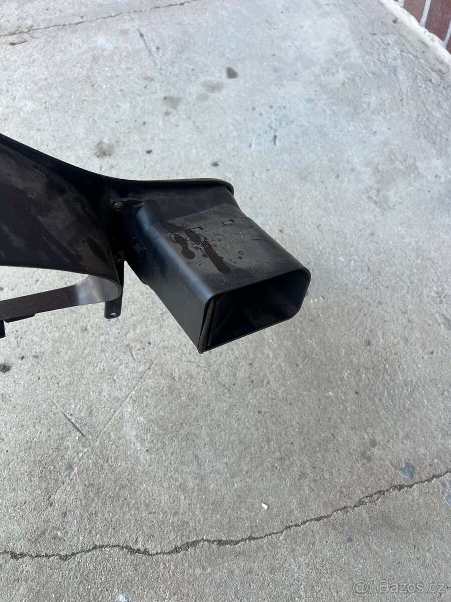 Plast kolem budíků Subaru Legacy bH - 7