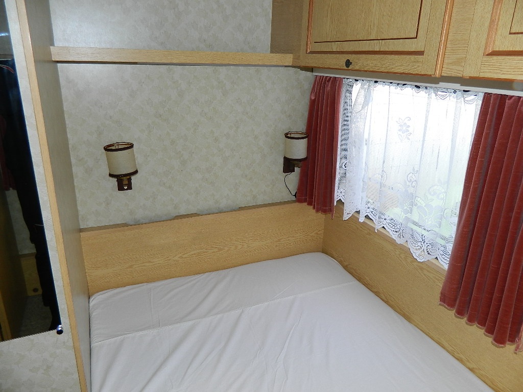 Velký dvouosý karavan Adria pro 7 osob - 7