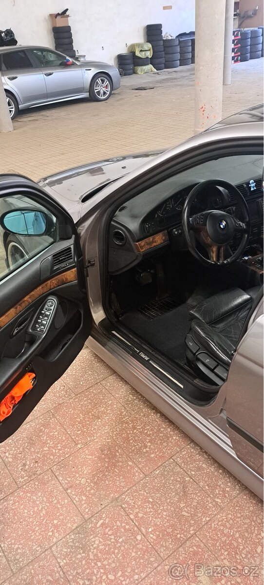 BMW E39 528iA. SPĚCHA - 7