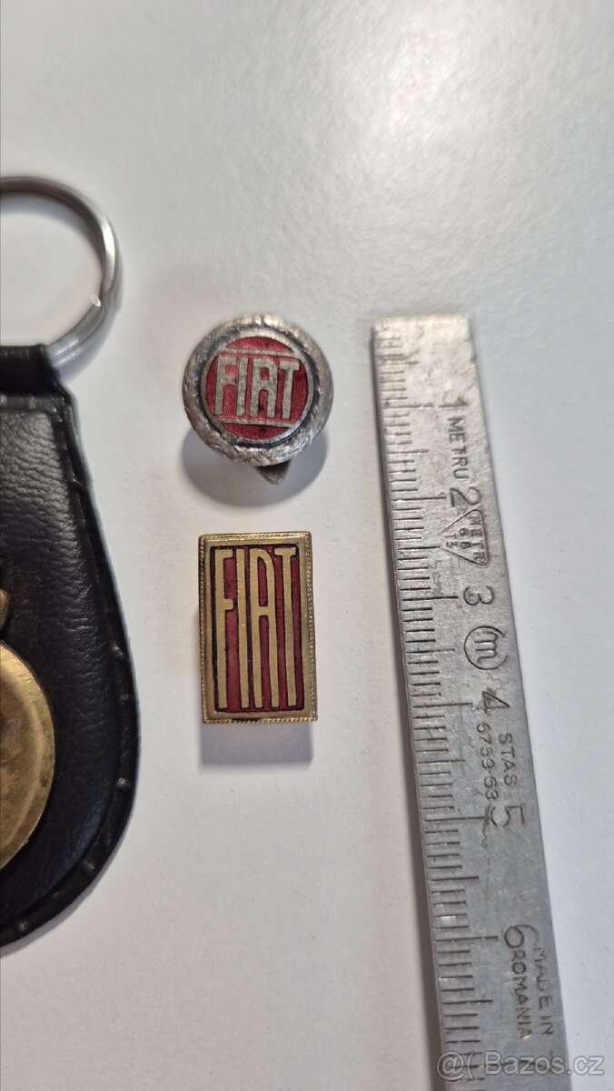 Original klíč Fiat 600 s klíčenkou a 2 odznaky - 7