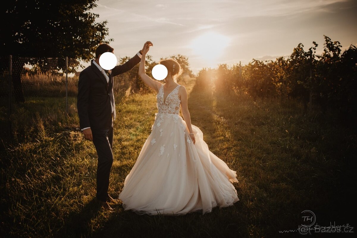 Prodám svatební šaty značky Eva Lendel. - 7