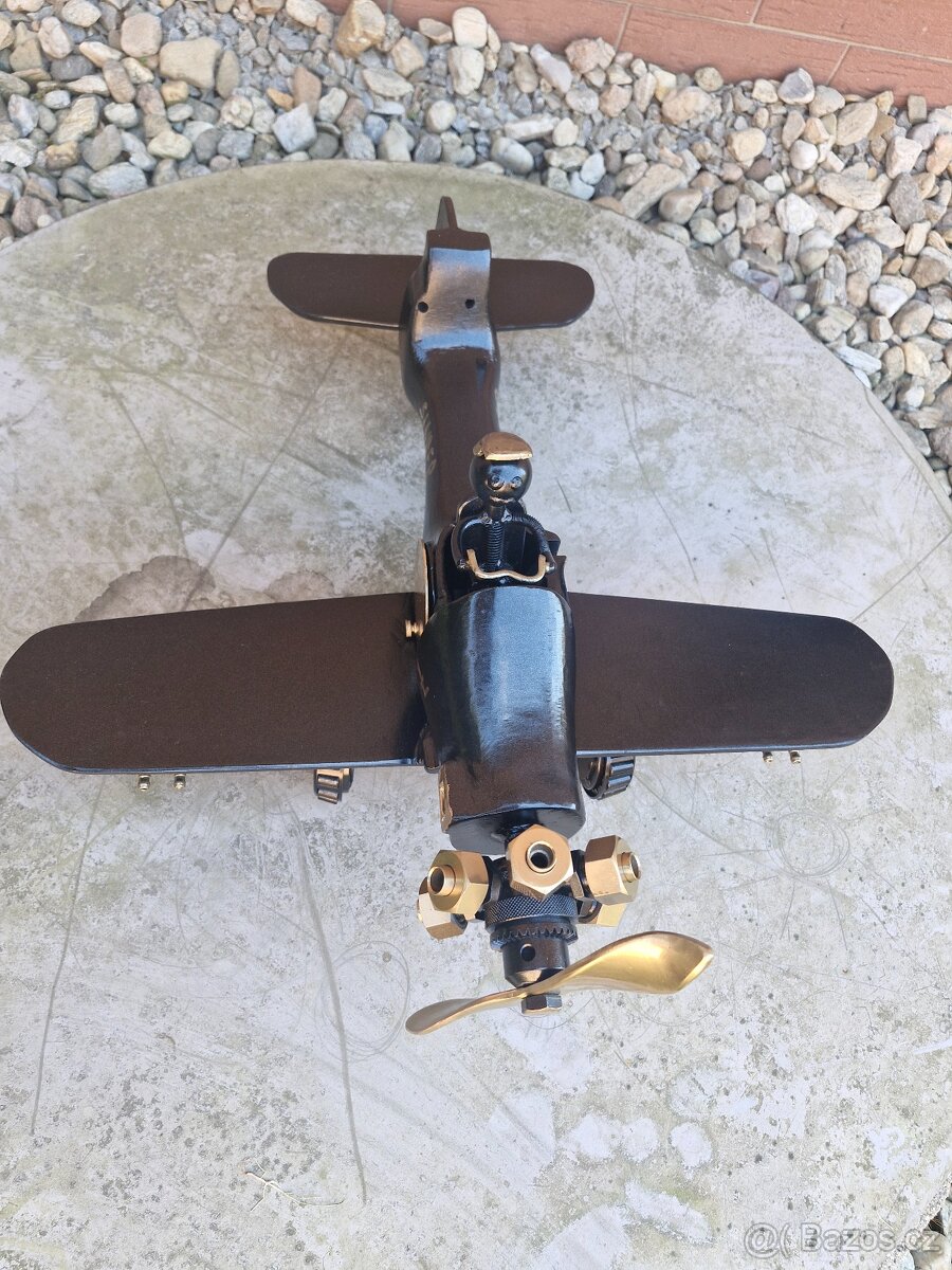 Model letadla z kovu - 7