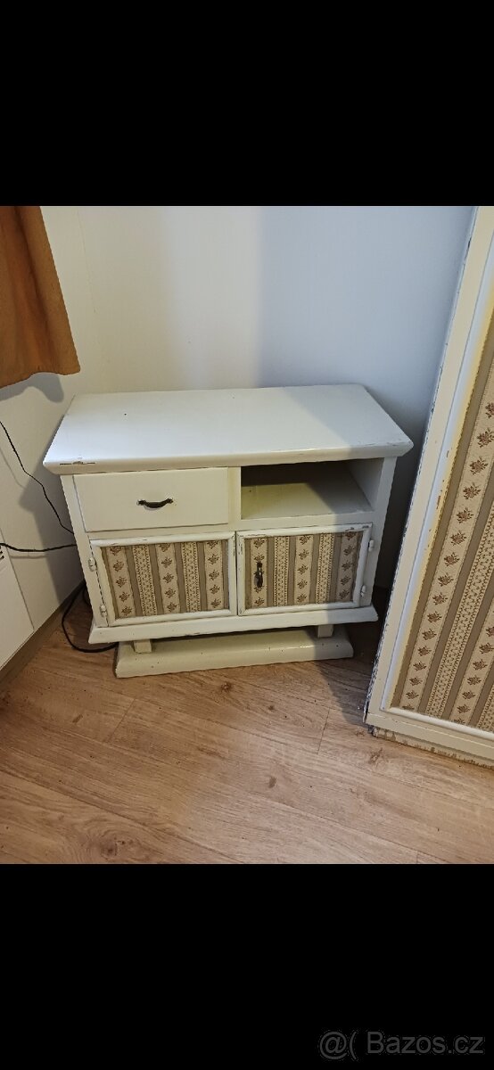 Stará pevná dřevěná ložnice - 7