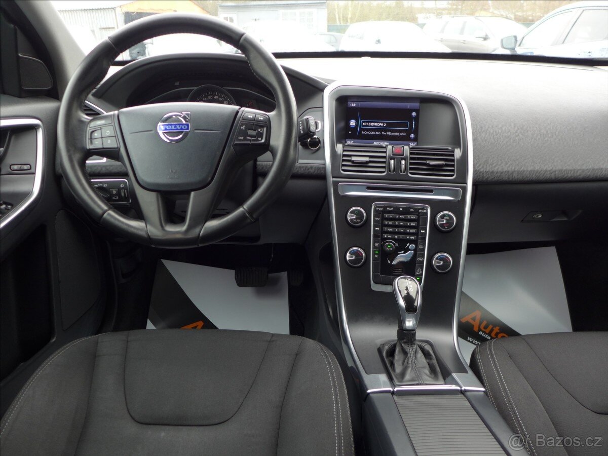 Volvo XC60 2,4 D4 4x4, 5ti válec, 1.Maj - 7