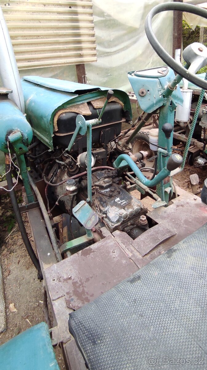 Traktor s motorem ZETOR 25 - 7