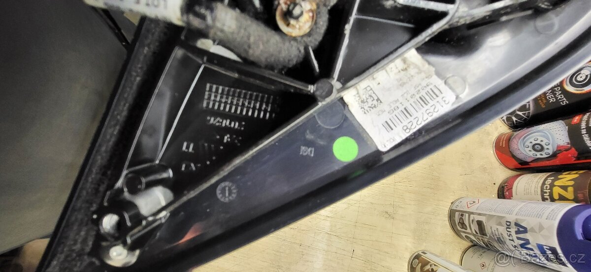 Prodám na Volvo XC 60 od RV 2009 pravé zrcátko - 7