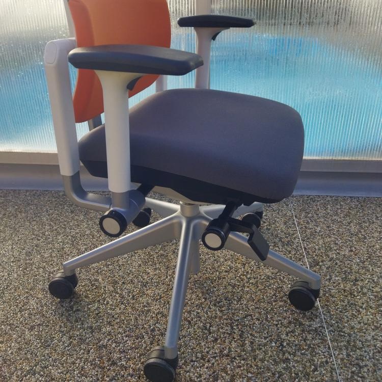 Kancelářská židle Steelcase Please s podhlavníkem - 7