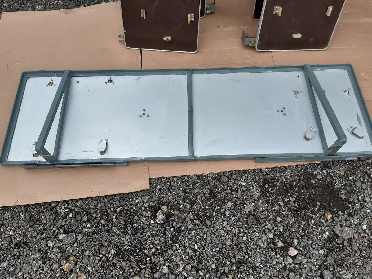 Závěsné poličky z nástaveb voj. vozidel ZIL-131 - 7