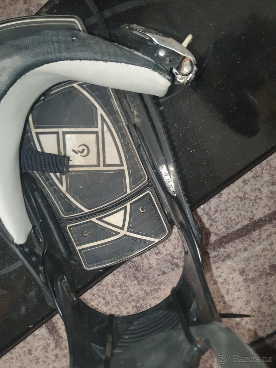 Snowboard s vázáním a botama - 7