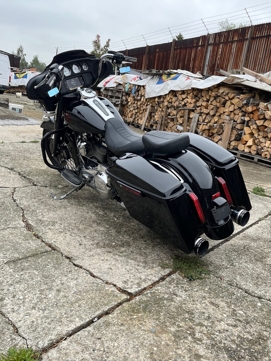 Harley Davidson FLHX Street Glide - 7