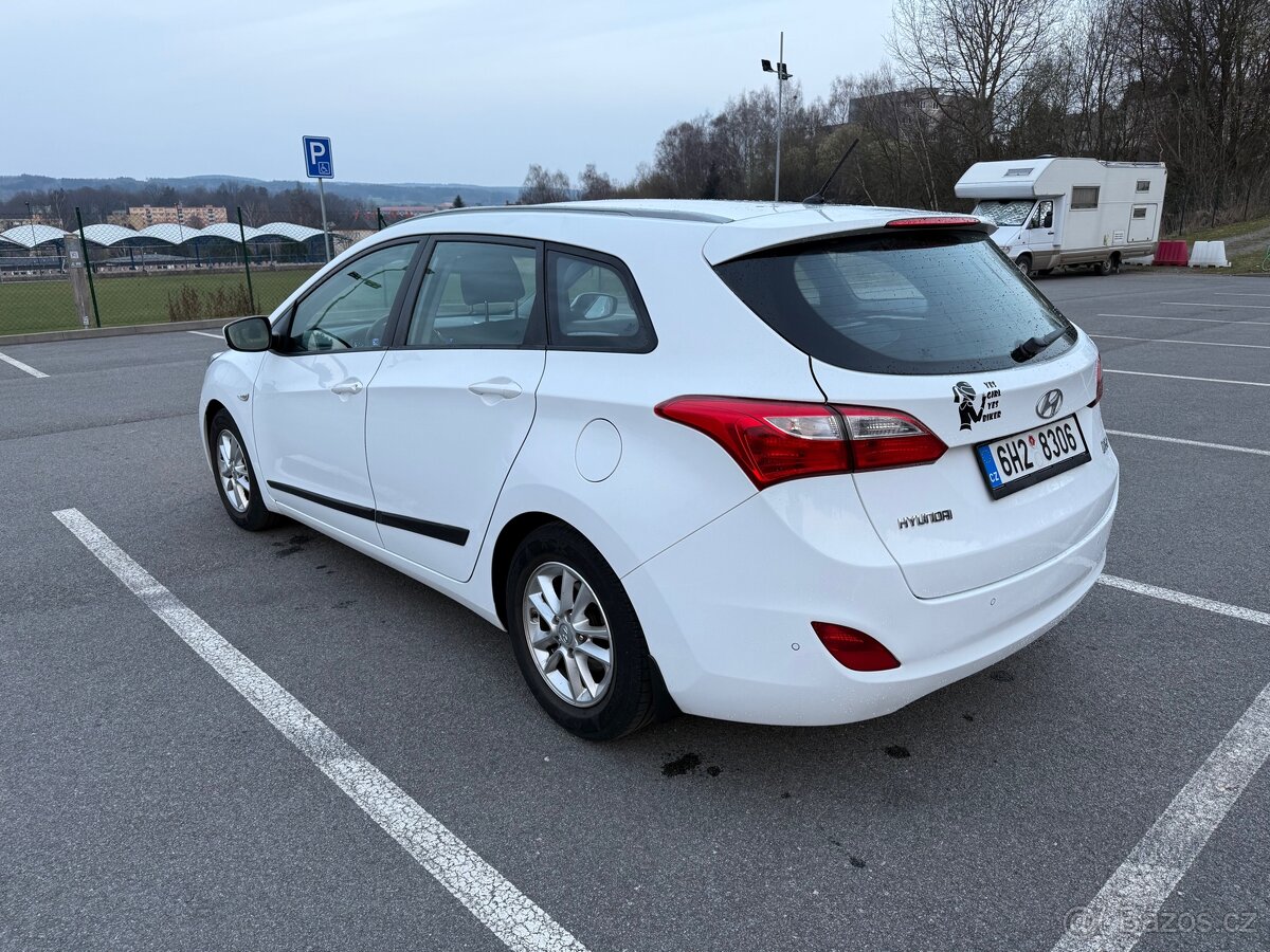 Hyundai i30 kombi 1.6 crdi - nafta, kupován v ČR, super stav - 7