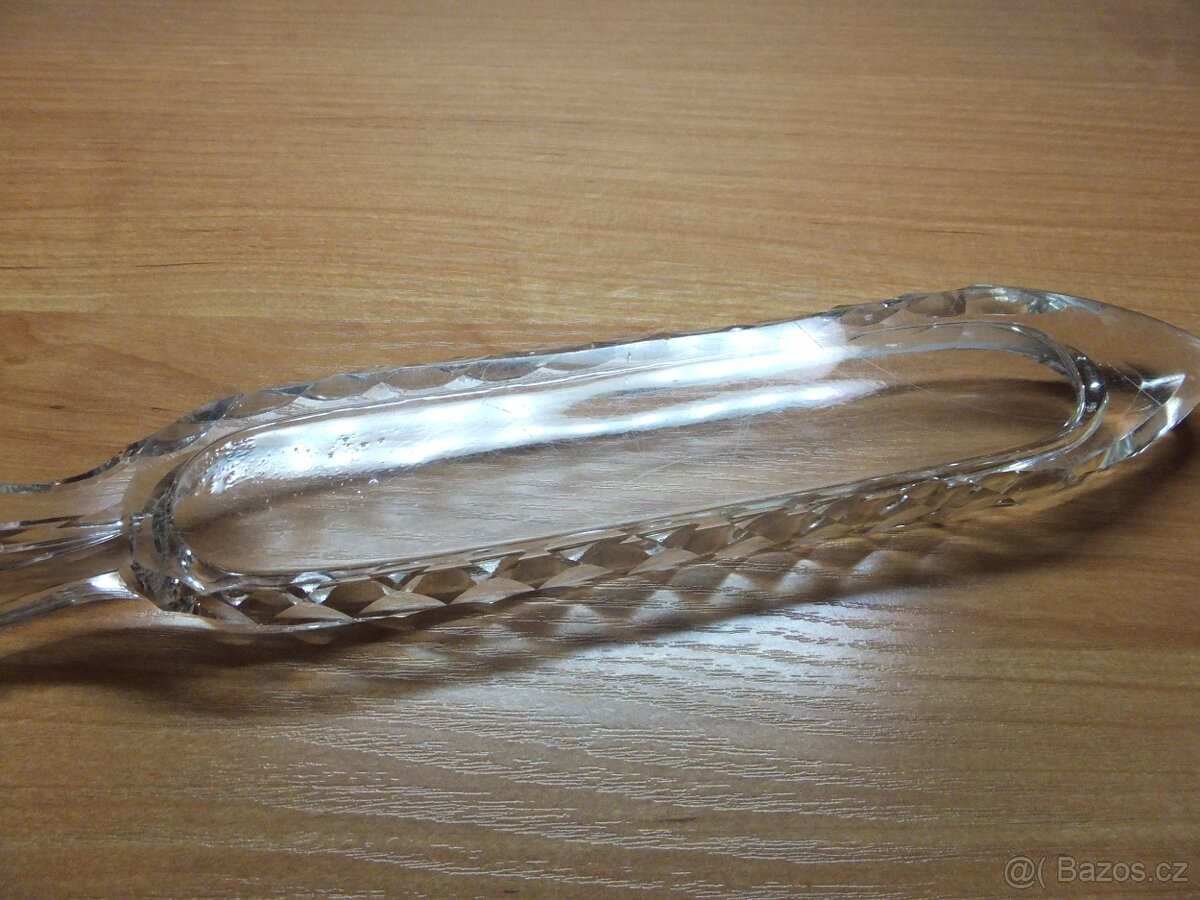 Prvorepubliková broušená miska ve tvaru ryby. - 7