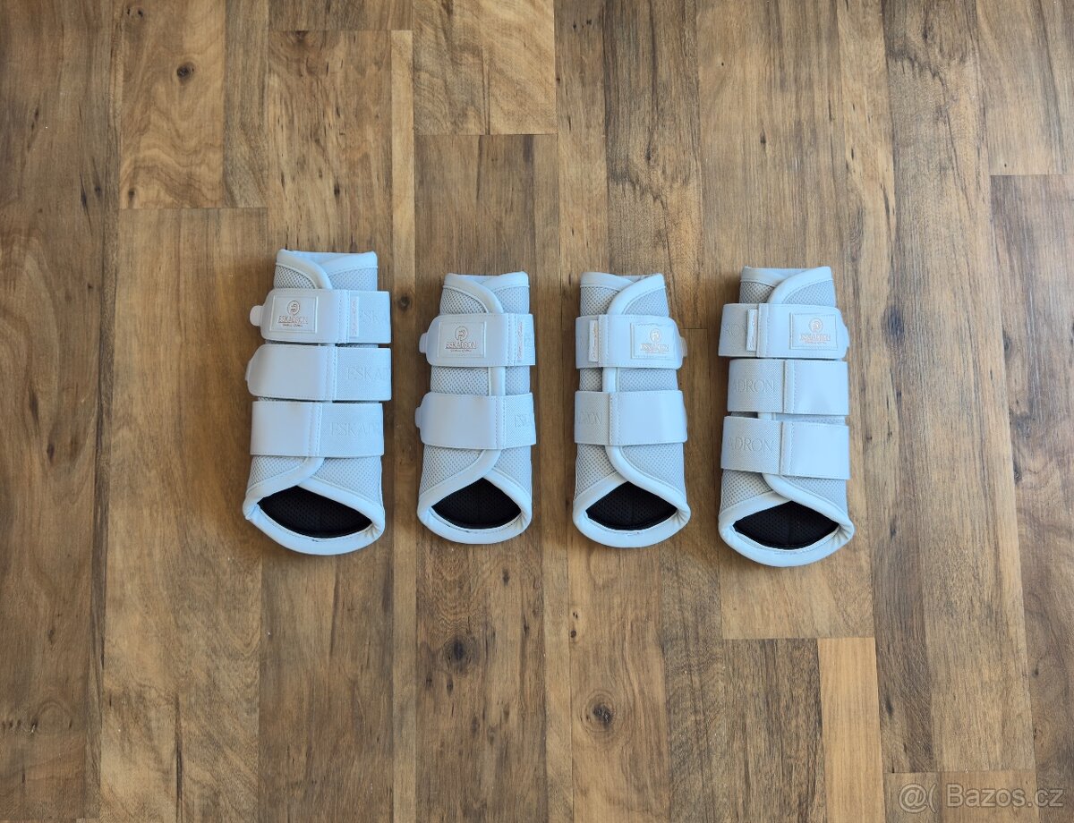 Podsedlova decka, chranice a ohlavka Eskadron - 7