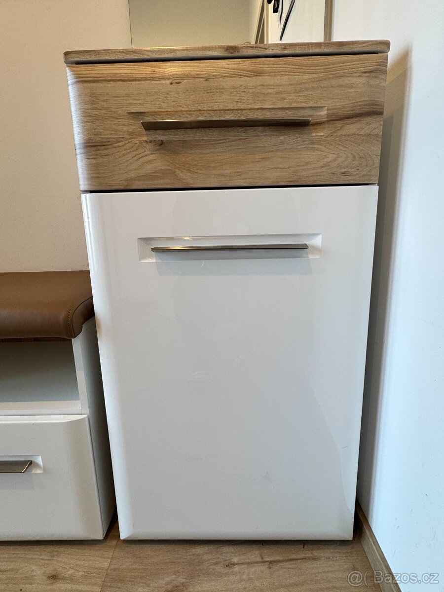 PRODÁM předsíňovou sestavu - 7