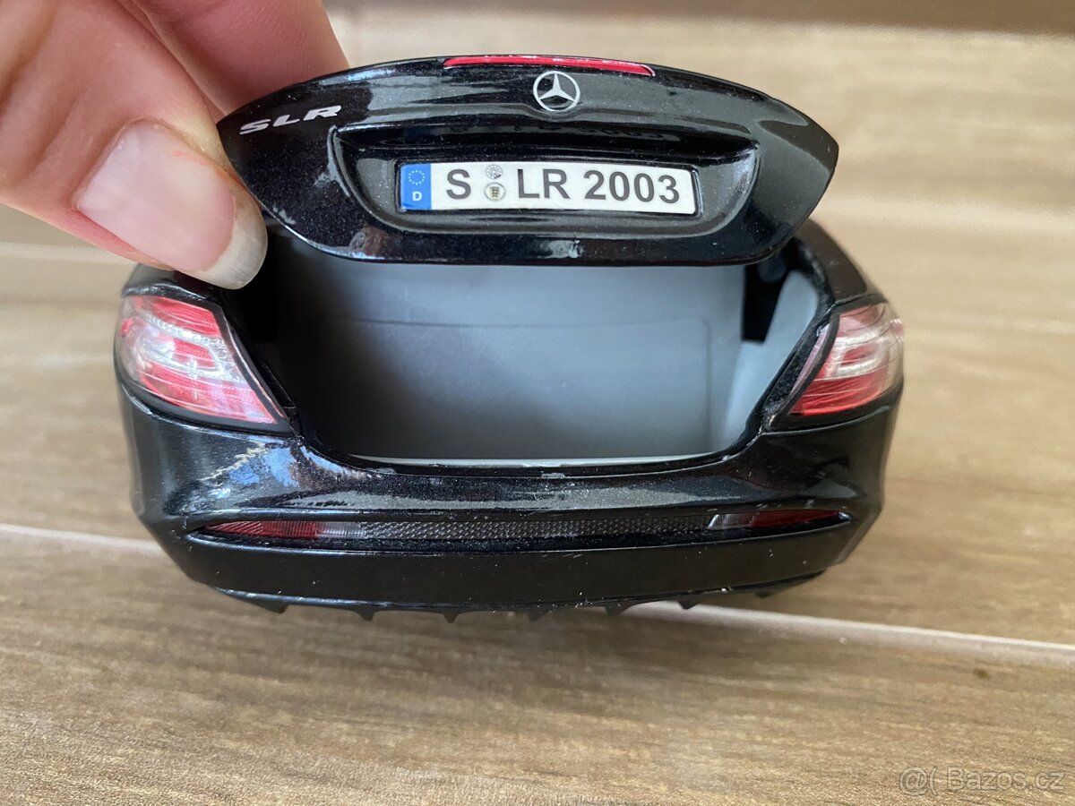 Dva modely aut mercedes - 7