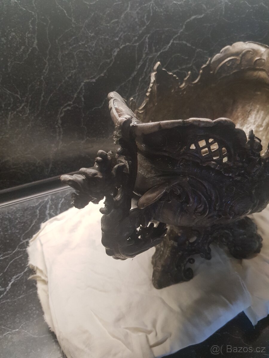 ZARDENIERA VELKA Okridleni draci - 7