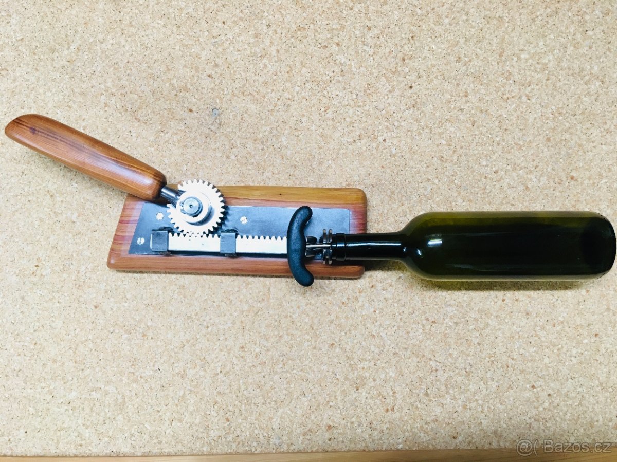 OTVÍRÁK NA VÍNO NA ZEĎ - 7