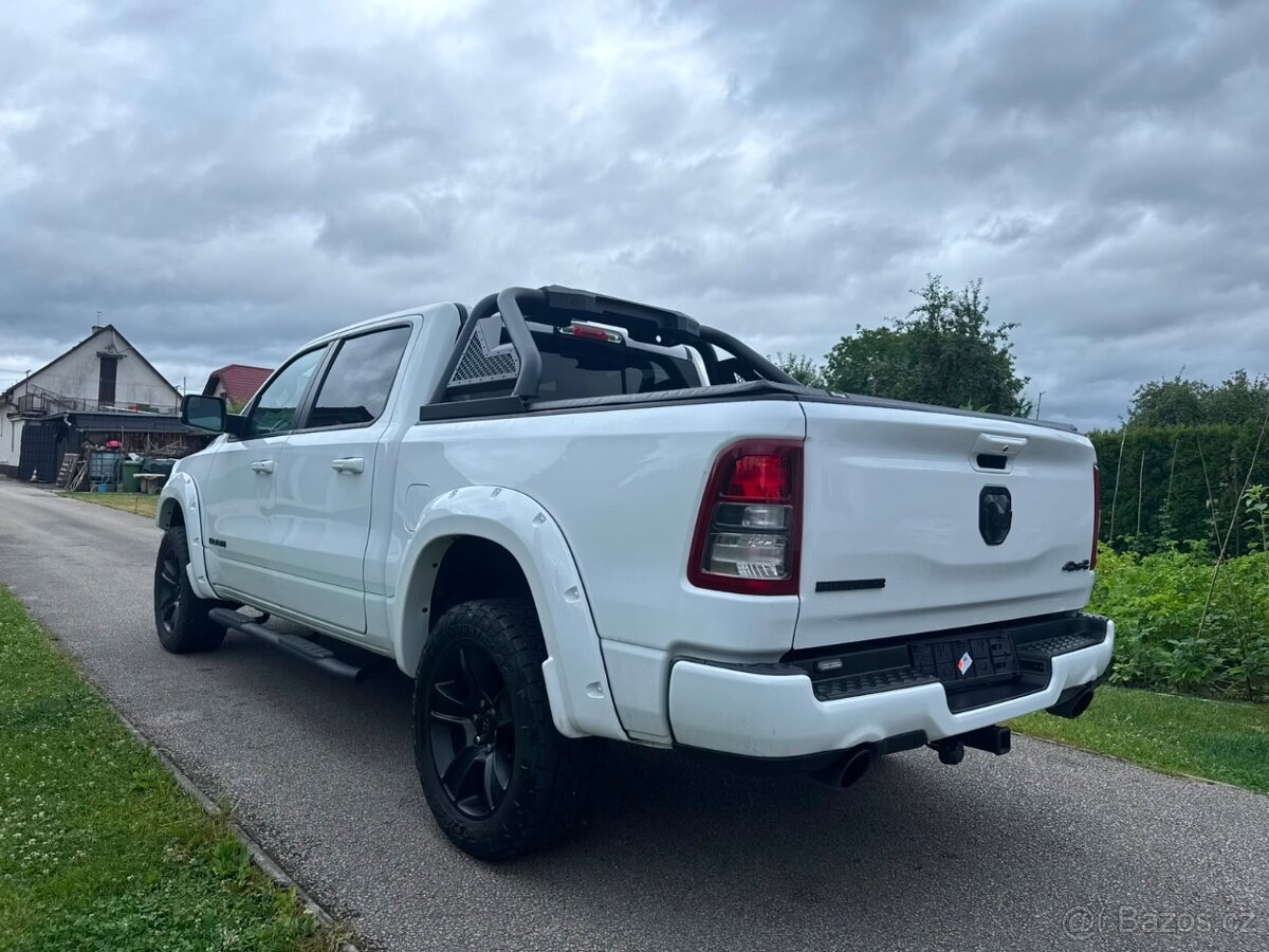 Dodge Ram 1500 5.7 V8 HEMI 4X4 - 2021 - 7