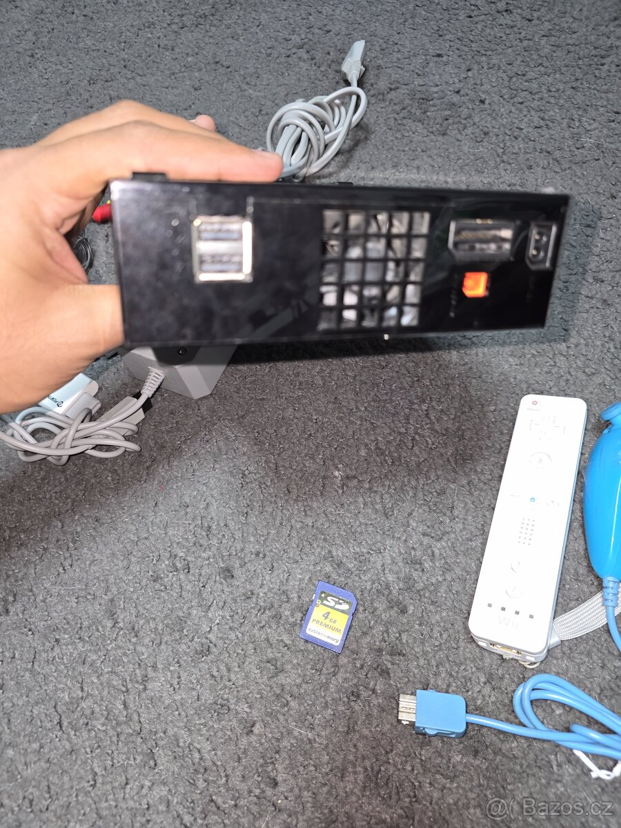Herní konzole Nintendo Wii (černá) + příslušenství, plně fun - 7