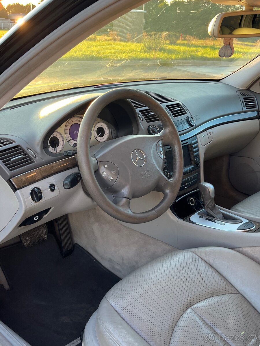 Mercedes E320 - 7