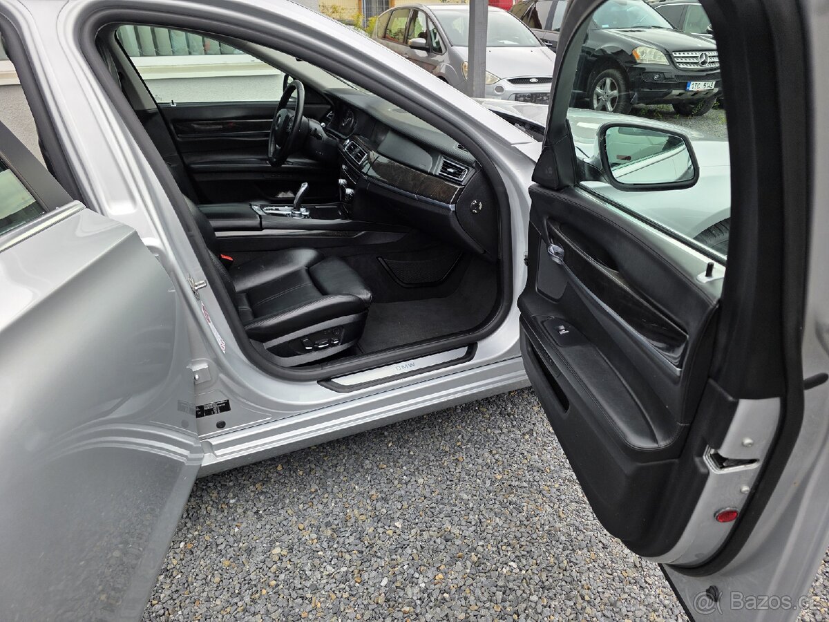 BMW Řada 7 740D X-Drive - 7