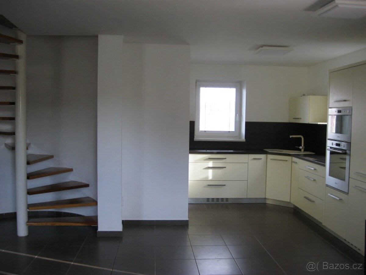 Prodej RD 4+1 s garáží Mastník u Třebíče, zahrada 1862m2 - 7