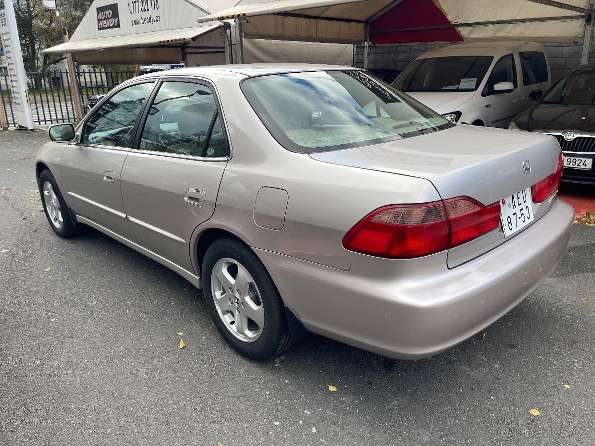 Prodám Honda Accord 3,0 V6 AT klima - 7