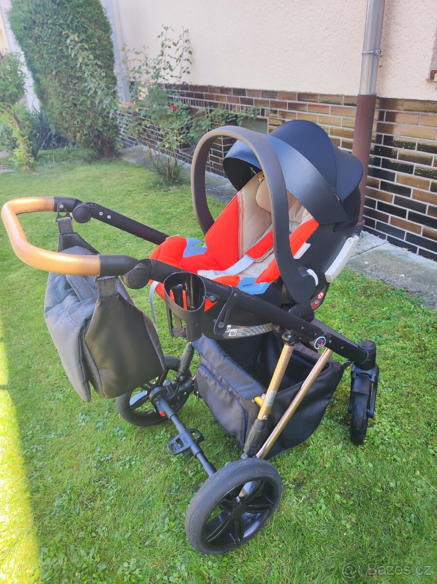 Kočárek + autosedačka - 7