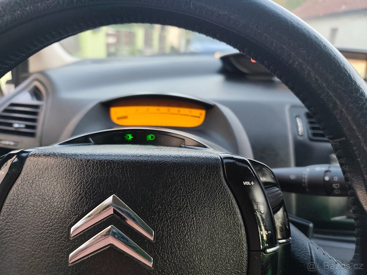 Prodám Citroen C4 1.4 16v - 7