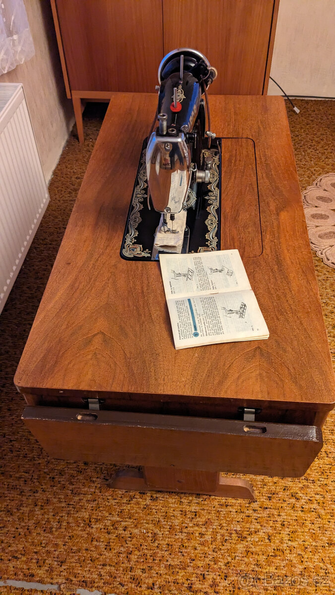 Mechanický šicí stroj Lada 122 - 7