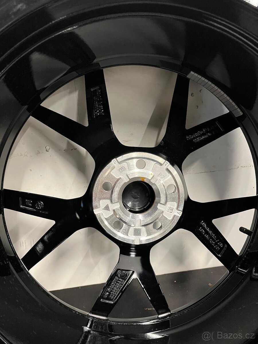 VW Golf 8 R19 GTI Nová letní sada - 7