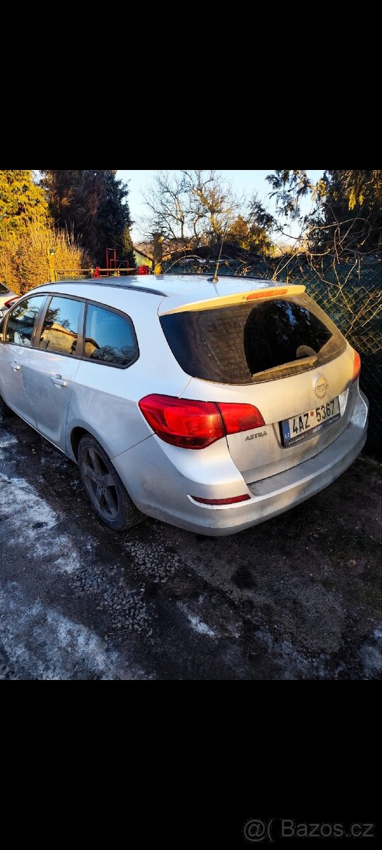 Prodam Opel Astru sport tourneo 2012 - 7