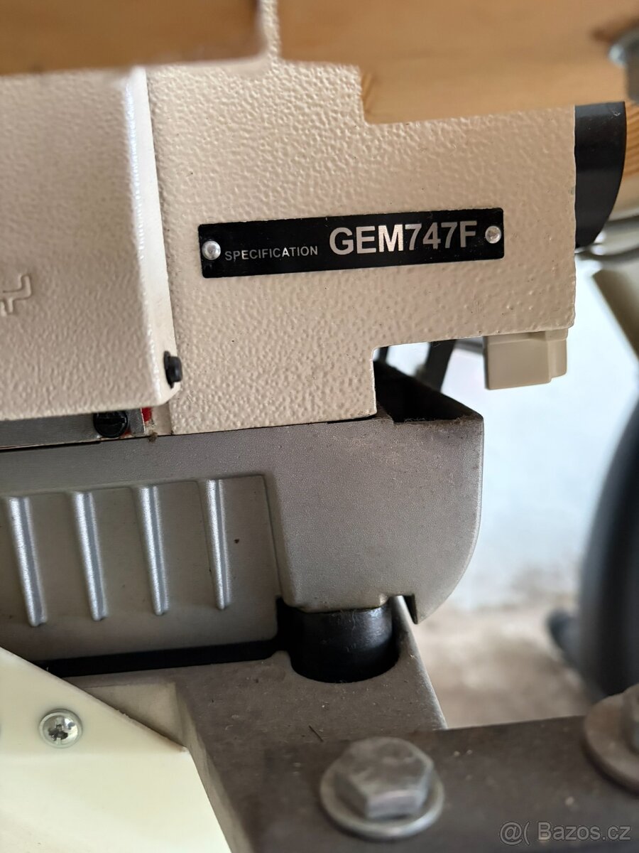 Průmyslový šicí stroj / Overlock GEMSY GEM747F - 7