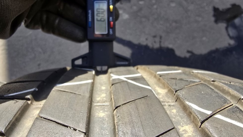 Letní pneu 245/40/18 Bridgestone - 7