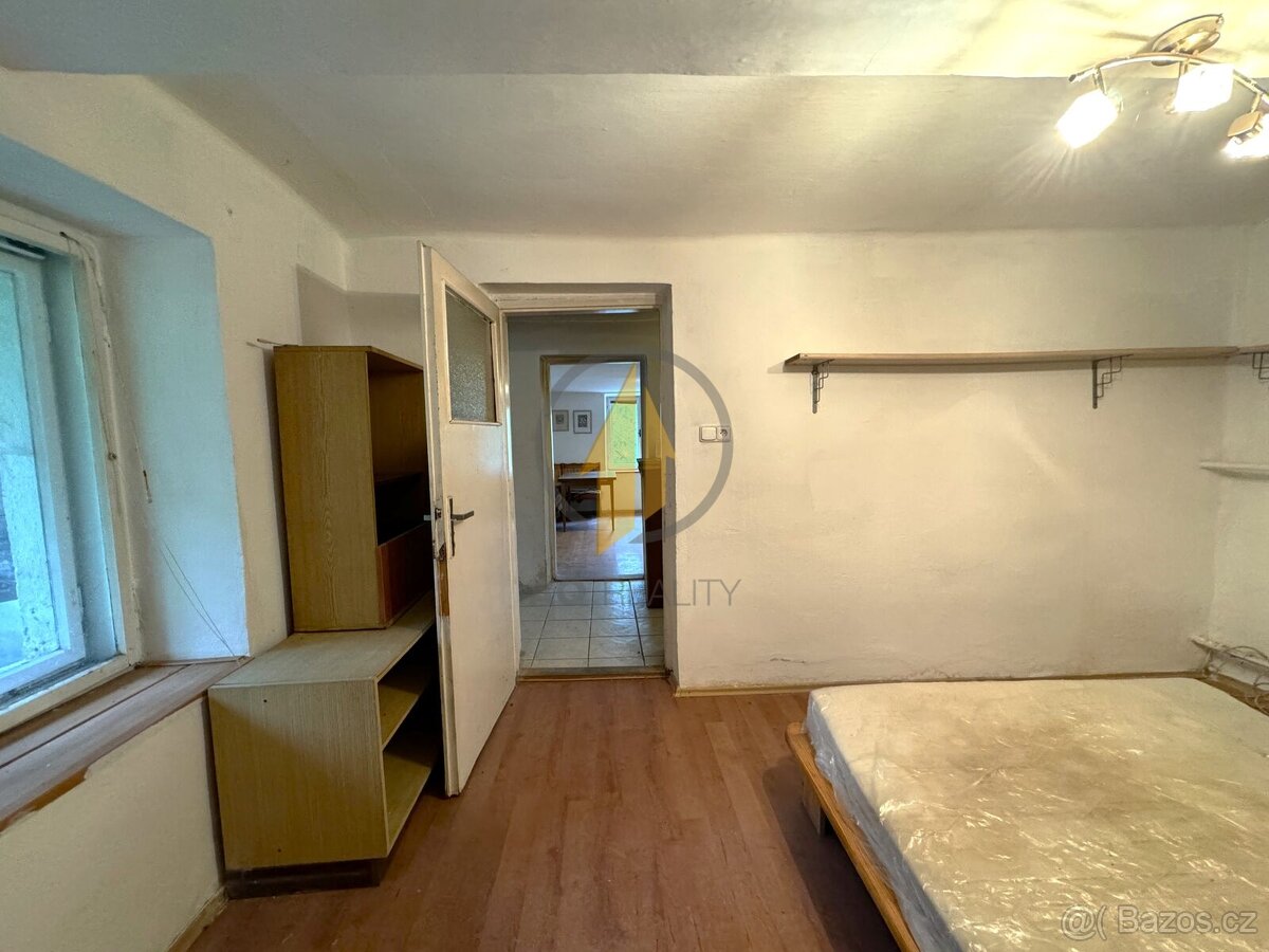 Prodej rodinného domu se zahradou v obci Bošice u Svojšic, 4 - 7