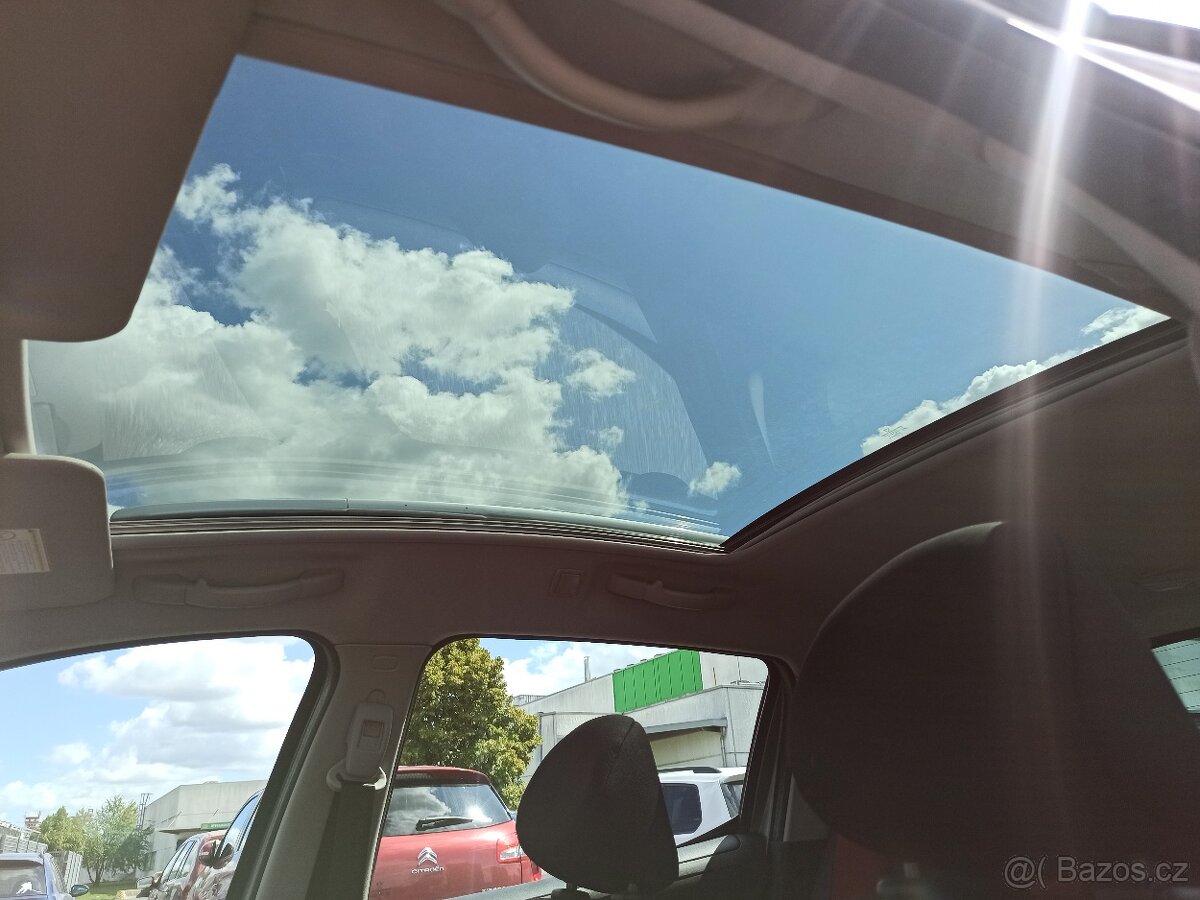 Peugeot 207 1.4 VT-i 70kW SW PANORAMA ČR, 2.MAJITEL - 7