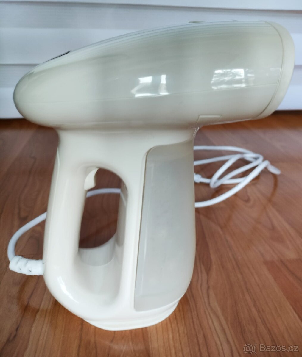 Ruční napařovač oděvů Bear - 7