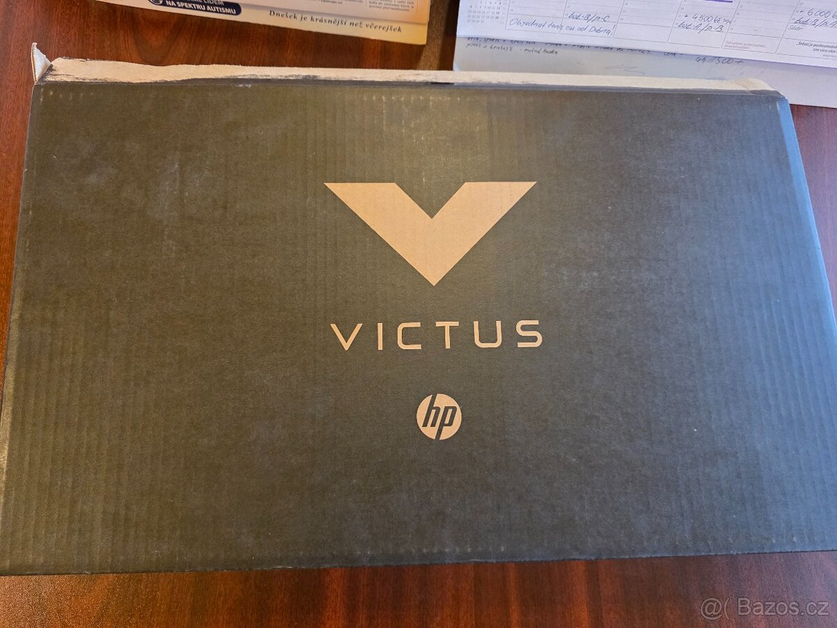 Notebook HP Victus 15, top stav , záruka rok - 7