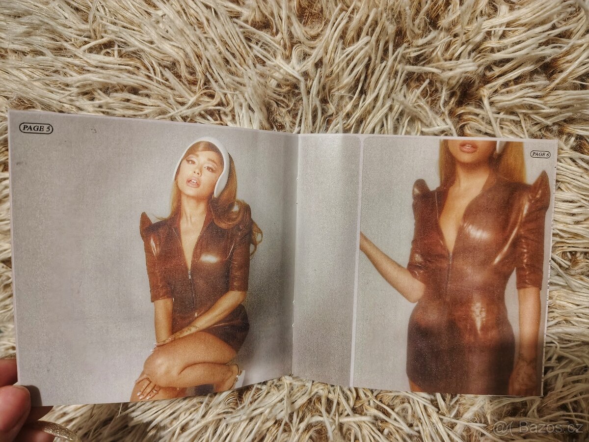 CD Ariany Grande s autogramem - 7
