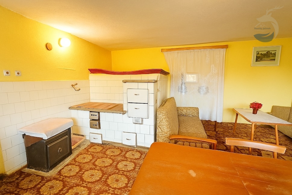 Rodinný dům + 2000 m² stavebního pozemku v Drahách u Myslíva - 7