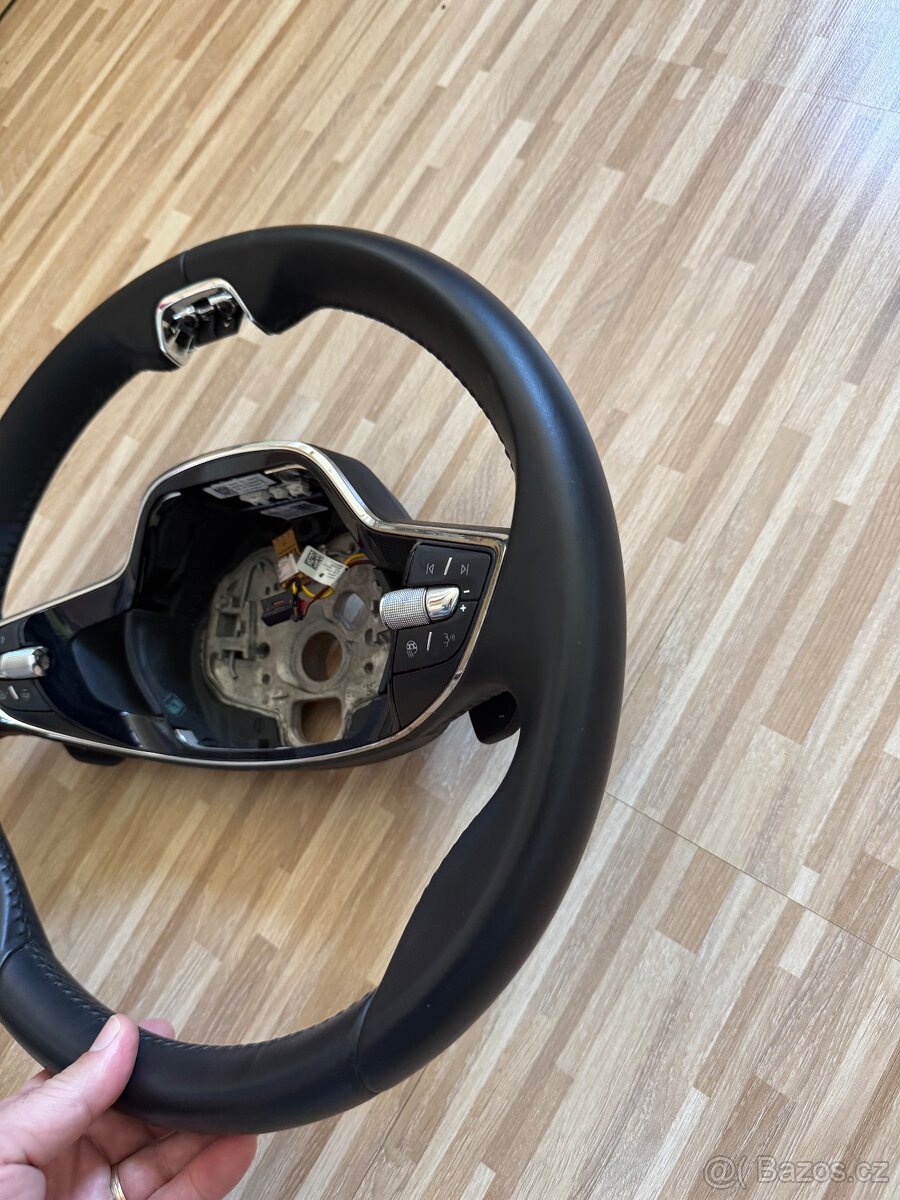 Multifunkční vyhřívaný kožený volant - 7