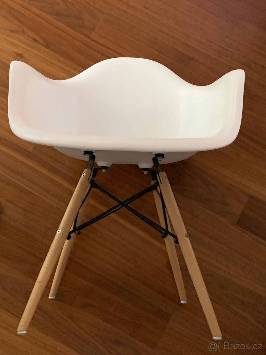 Bílá židle - 7