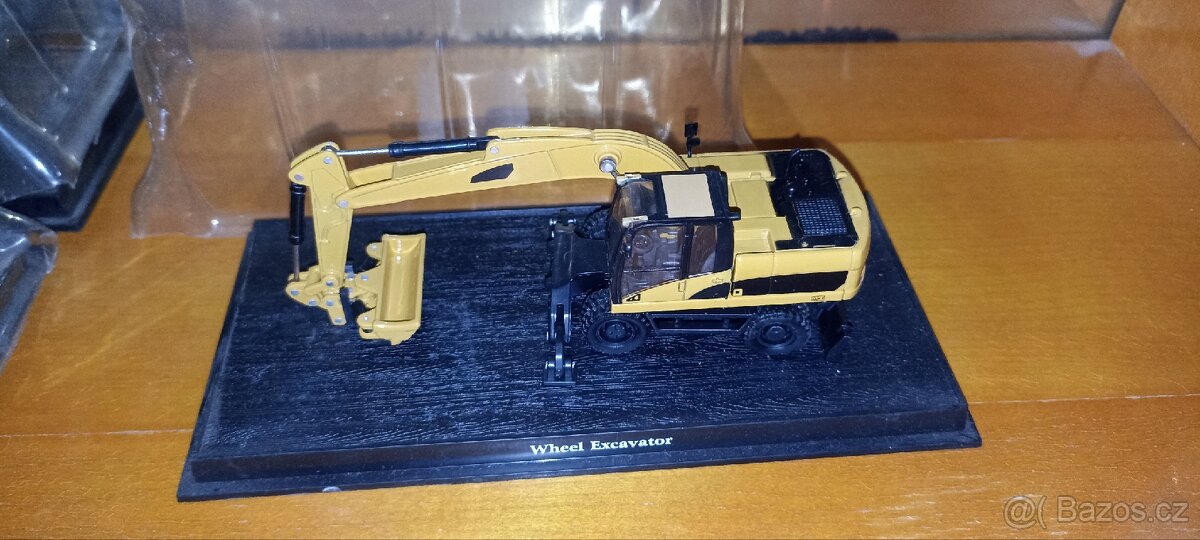 Modely vláčku a bagru - 7