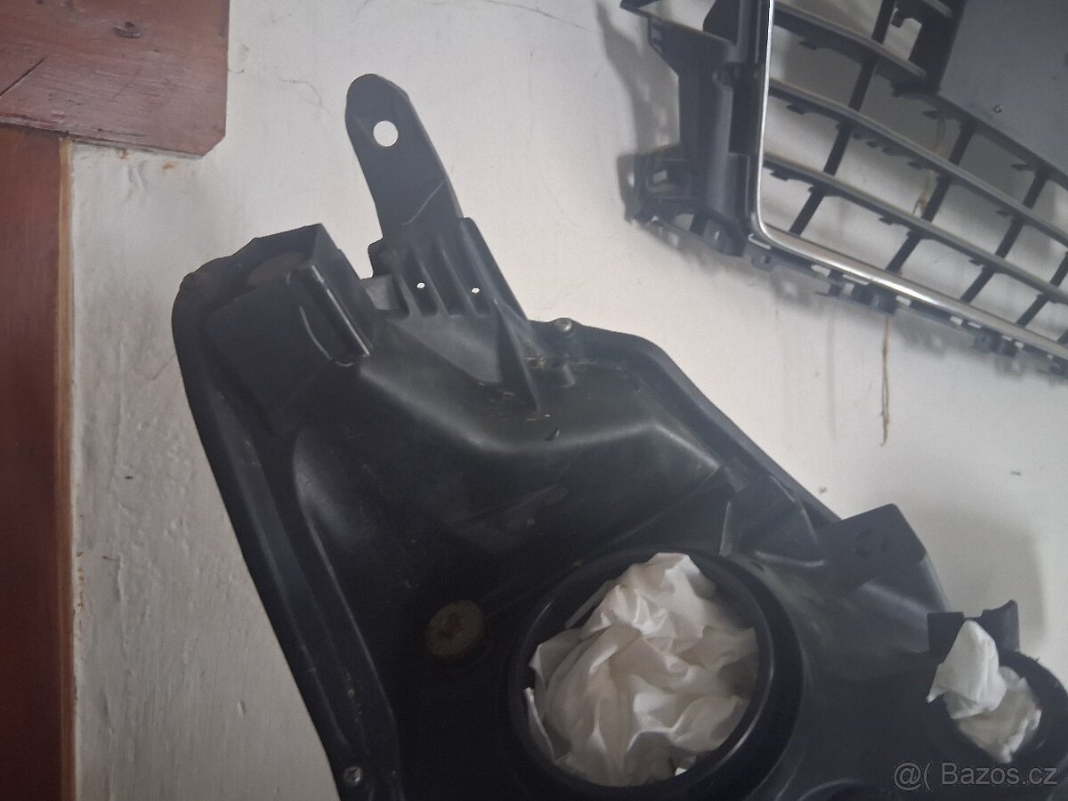 Toyota yaris predni svetlo - 7