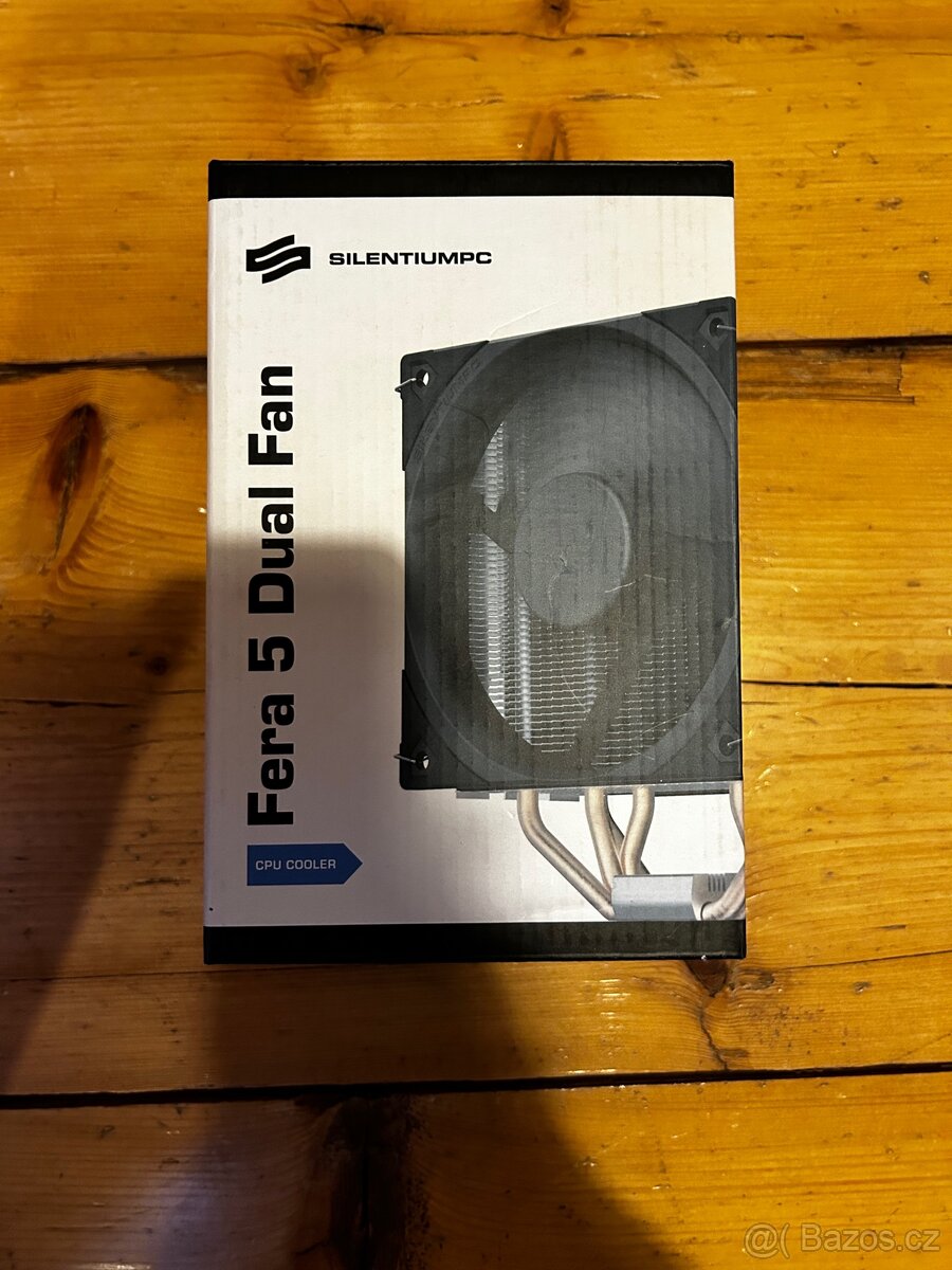 PC s monitorem, sluchátky, klávesnicí a myší - 7