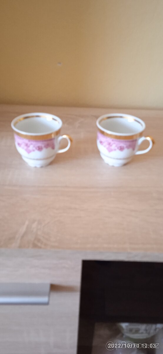 Různé hrnky a skleničky. - 7