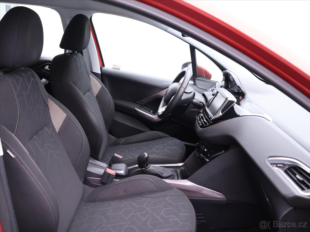 Peugeot 2008 1,2 PureTech 60kW CZ Tempo (2016) - 7