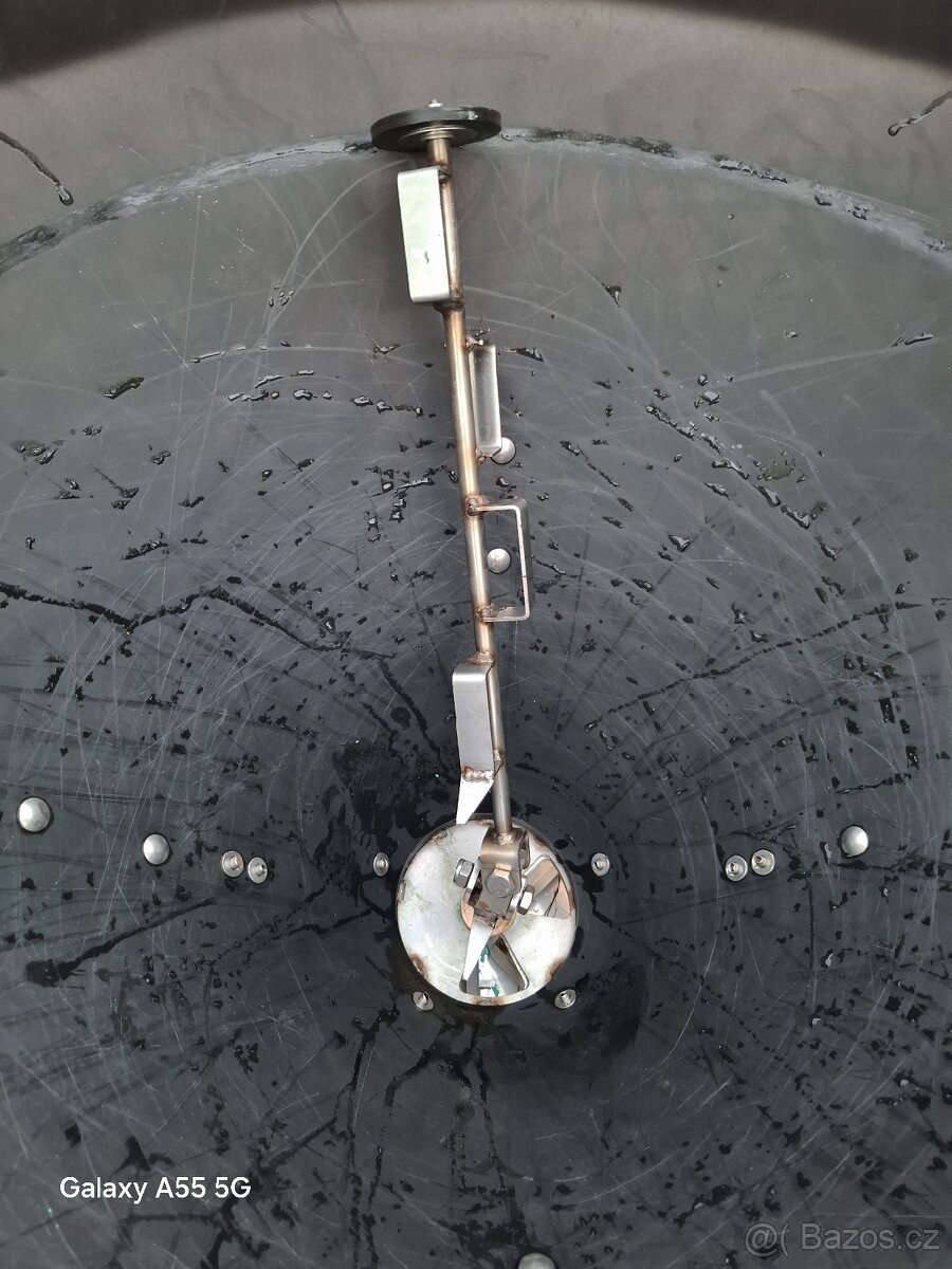 Tažené rozmetadlo soli, písku a hnojiv DAKR - 7